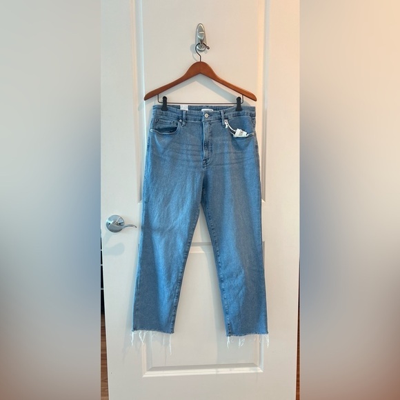 Good American Good Straight Split Back Pockets Jeans - Picture 5 of 16